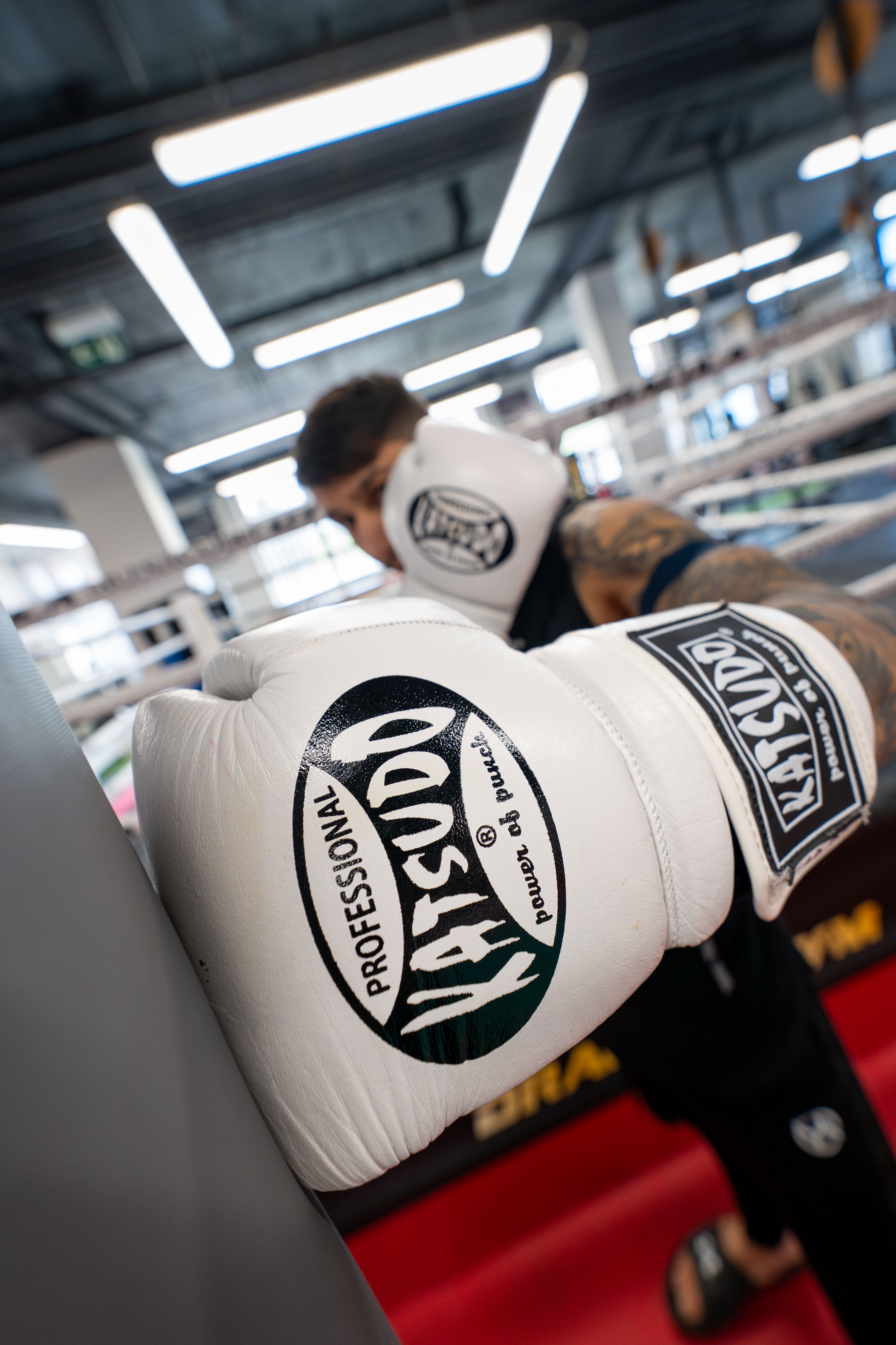 Guanti da boxe professionali Katsudo, bianchi