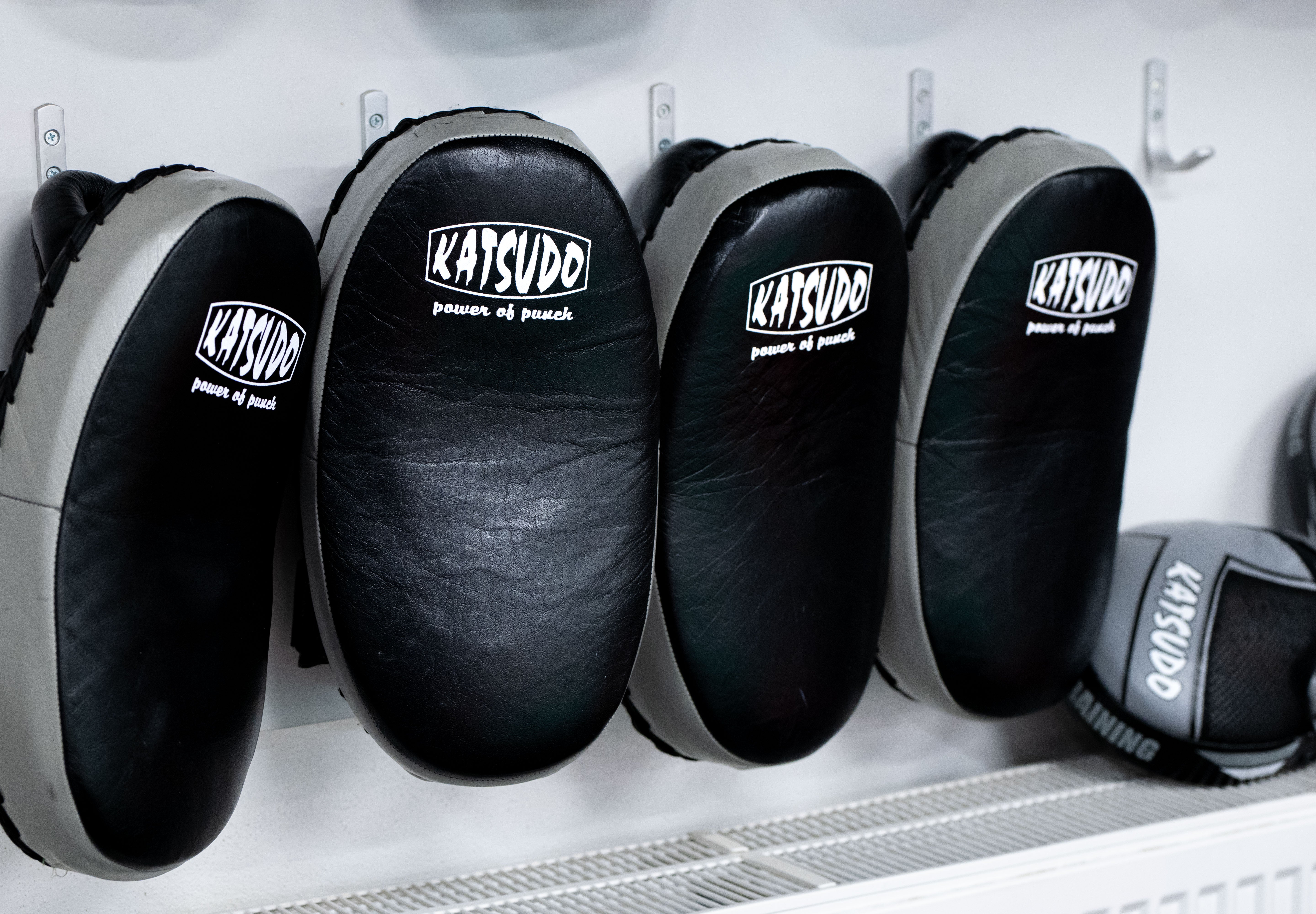 Katsudo braccio makiwara Curva, nero