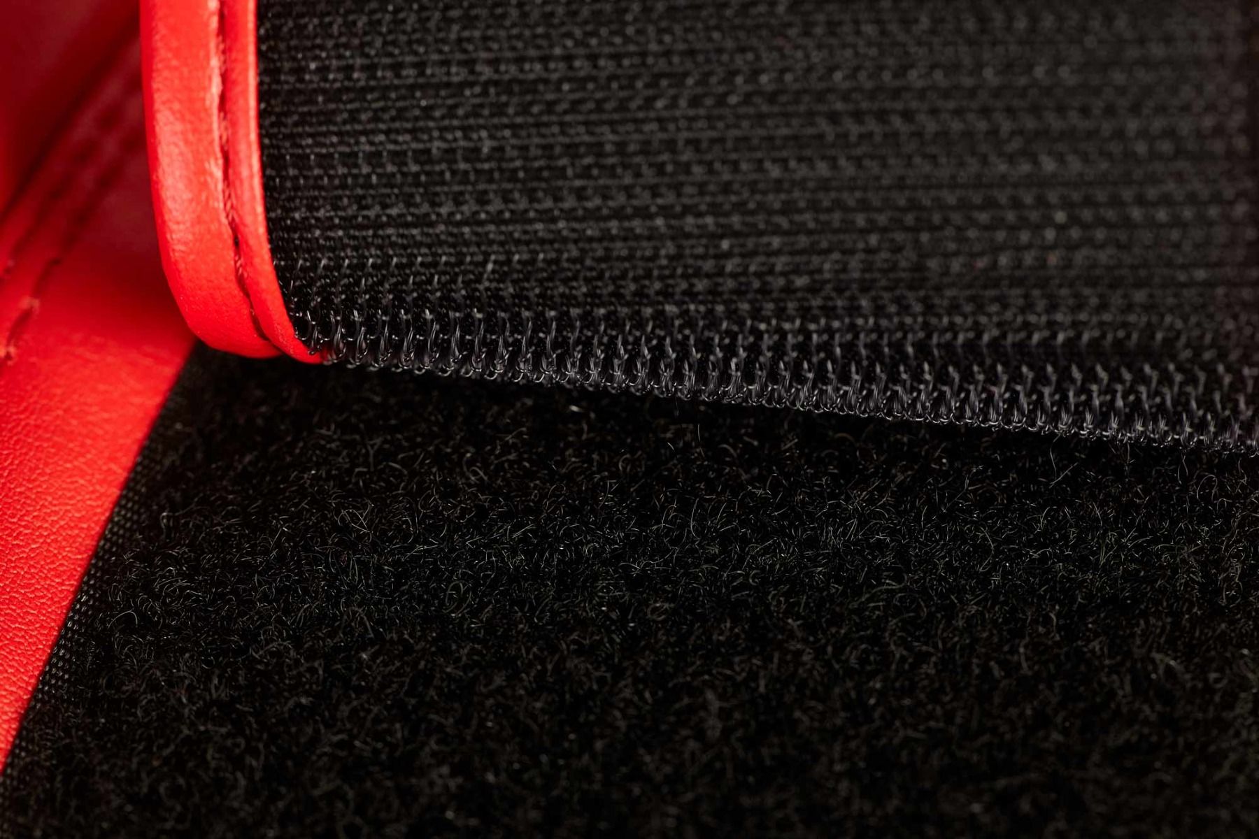 Guantoni da boxe Adidas IBA, rossi