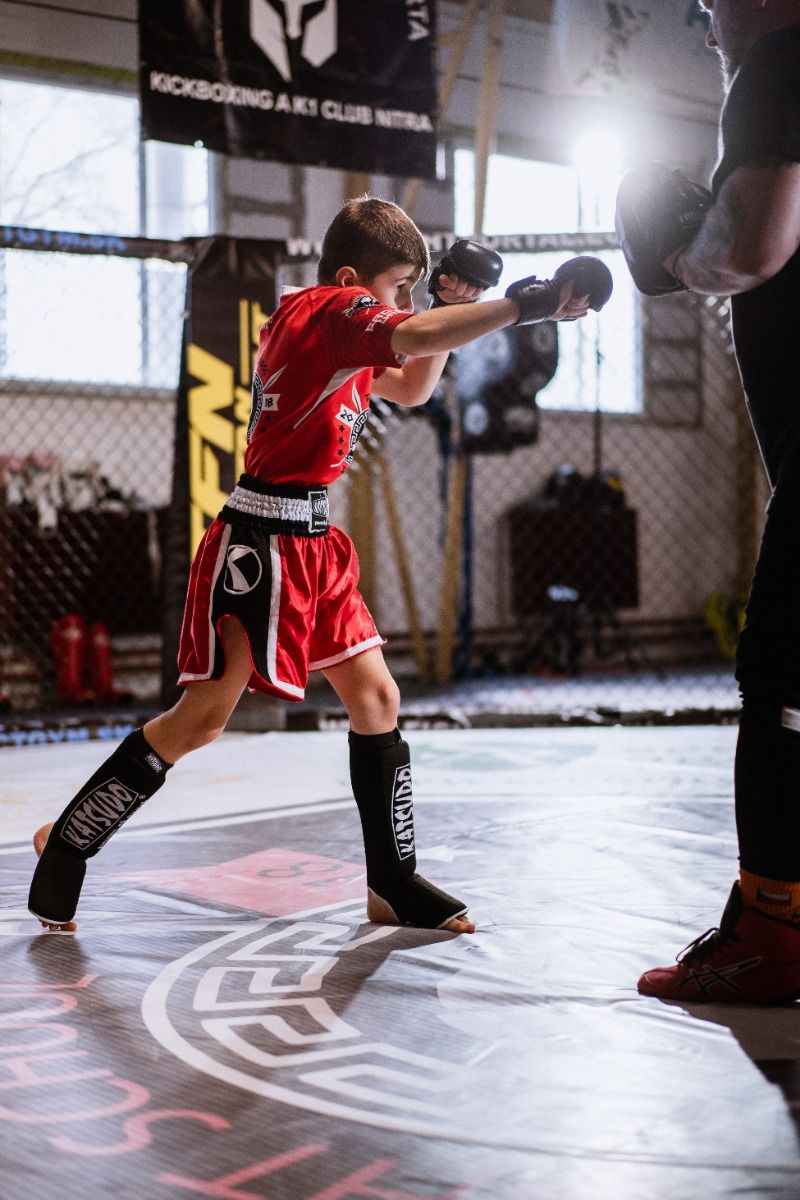 Katsudo parastinchi e protezioni collo del piede Strike, rosso