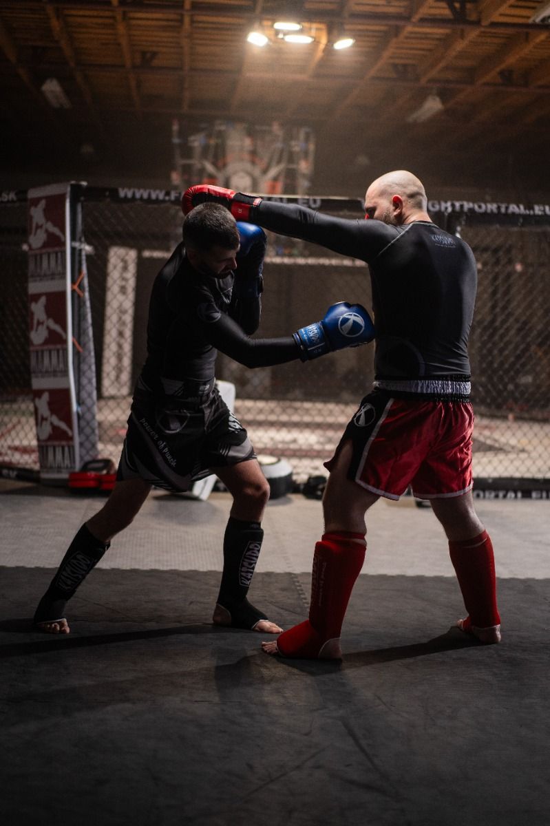 Parastinchi e protezioni per collo del piede Katsudo Strike, neri