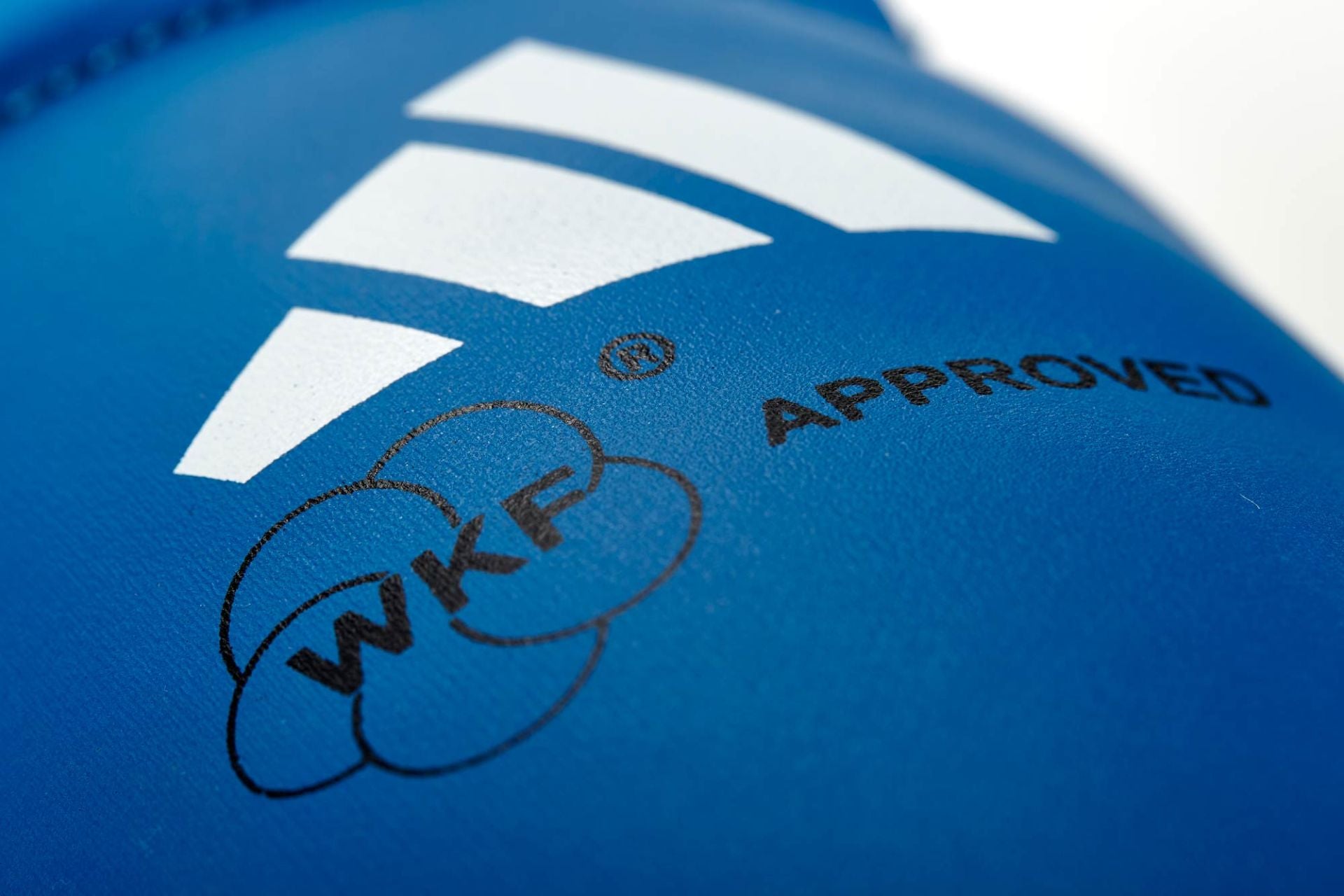 Adidas chrániče priehlavkov schválené WKF, modré