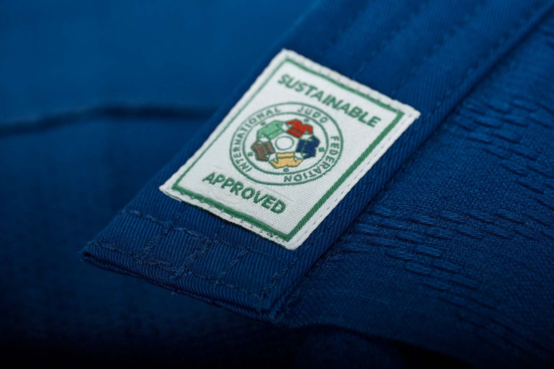 Adidas JU Kimono Champion III IJF Regular Fit 750 g mit Logo, blau