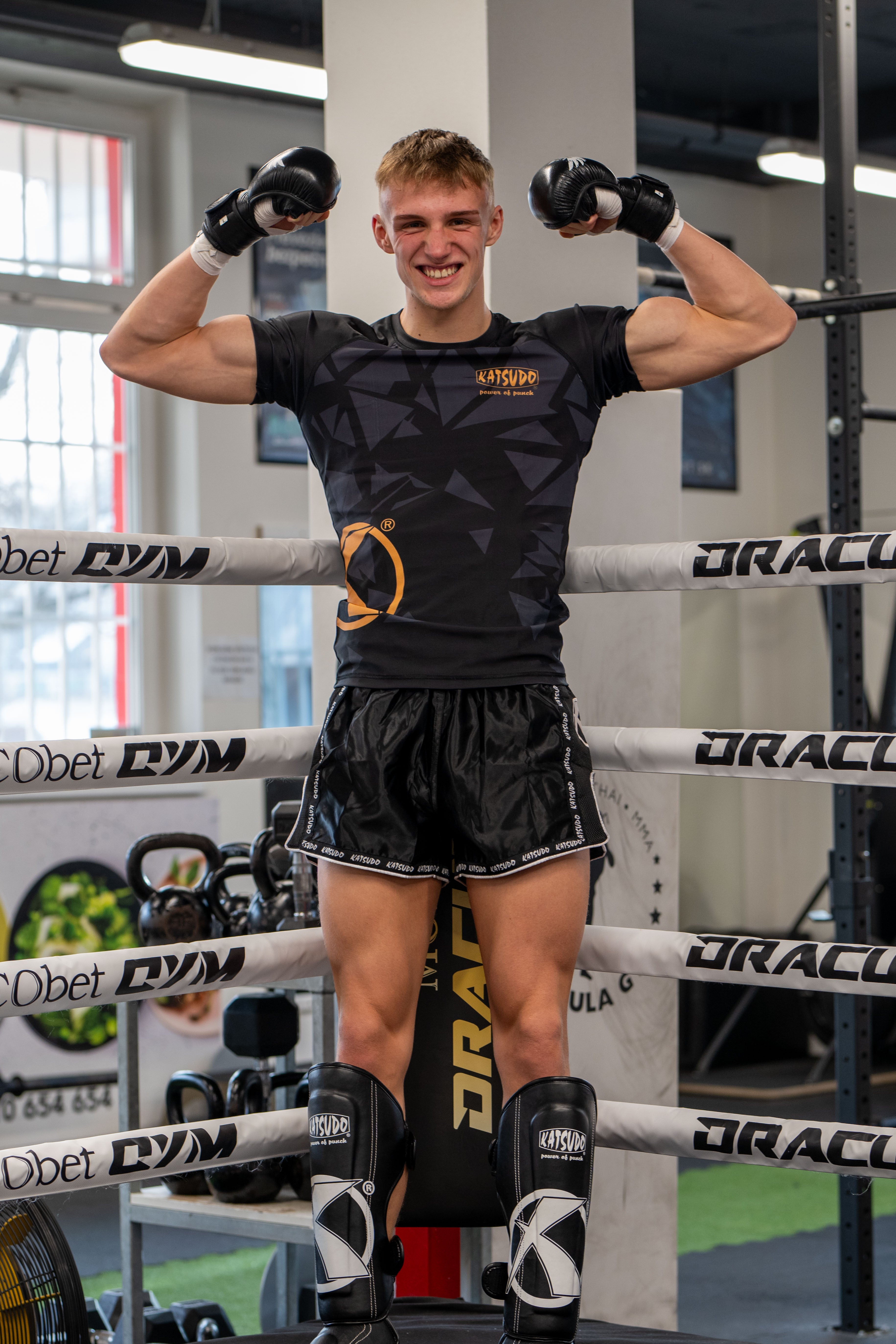 Katsudo rash guard a maniche corte Virago, nero-oro